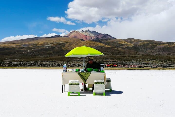2-Day Private Salar de Uyuni & Tunupa Volcano Tour — Incahuasi, Sunset & Starry Salt Plains