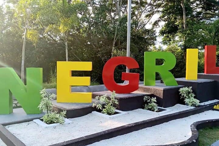 Explore Negril's 7 Mile Beach and Rick's Cafe in Style photo 3