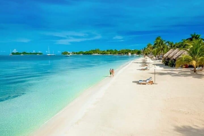 Explore Negril's 7 Mile Beach and Rick's Cafe in Style photo 4