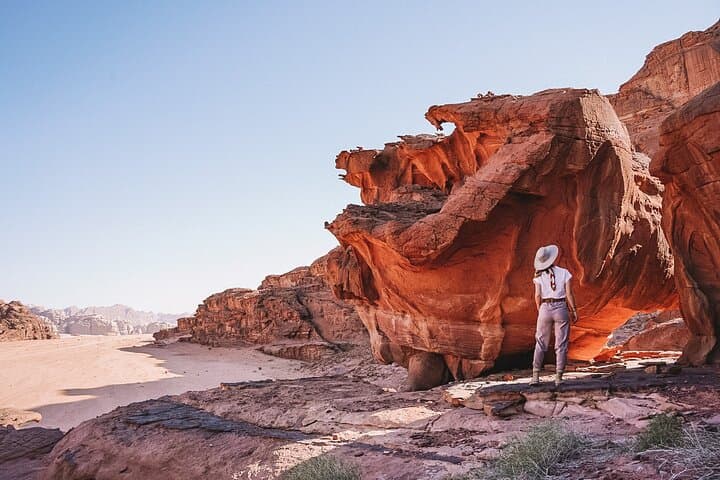 Wadi Rum Jeep Explorer: Full-Day Desert Tour, Bedouin Meal & Stargazing