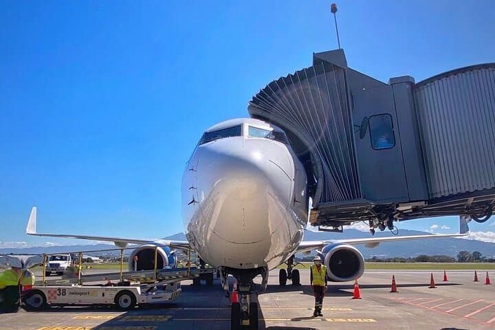Jaco to SJO Airport Shuttle — Door-to-Door Transfers with Wi‑Fi & Pet-Friendly Service