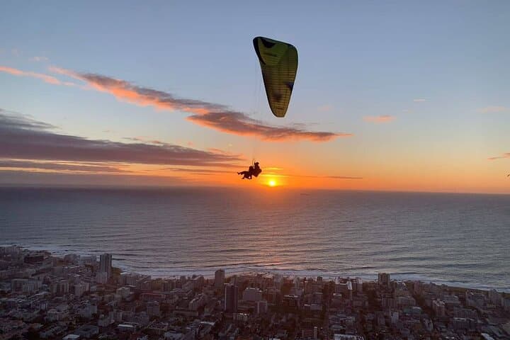 Urban Paragliding Over Cape Town: Tandem Flight from Signal Hill or Lion's Head photo 2