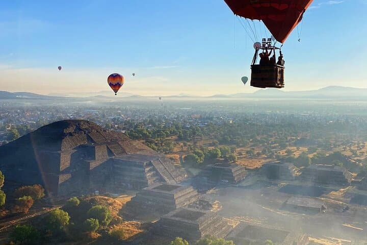 Sunrise Hot Air Balloon Over Teotihuacan: Flight, Breakfast & Archaeology