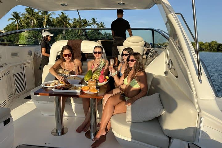 Miami Biscayne Bay Yacht Rental: Big Sundancer 54' Sea Ray Day Charter photo 4