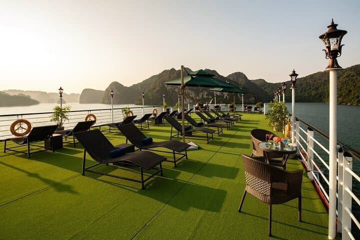 Halong Bay 2-Day Luxury Cruise: Kayaking, Caves & Overnight on a Private Junk
