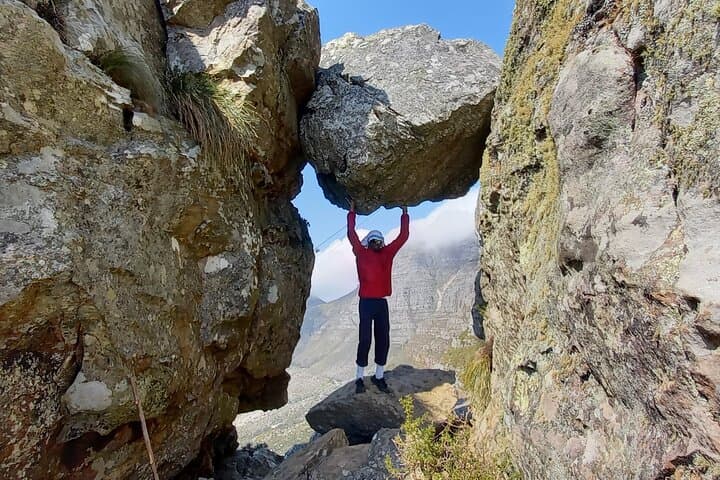 India Venster Morning Hike: Scramble Up Table Mountain's Dramatic Window