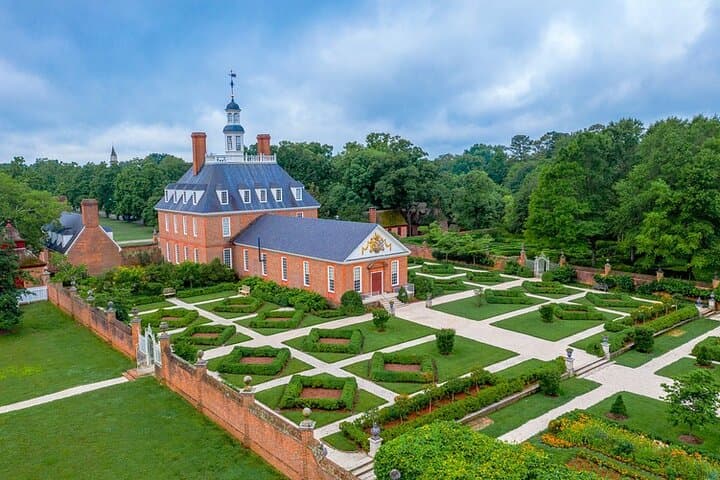 Explore Colonial Williamsburg Living History Trades and Revolutionary Sites photo 4