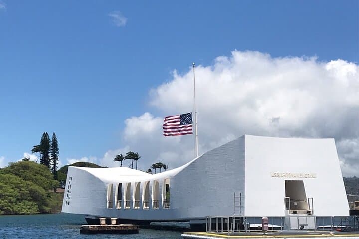 Early-Access Pearl Harbor & USS Arizona Memorial with Historic Honolulu Walk photo 2