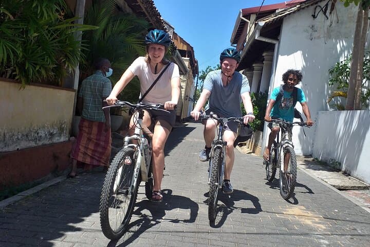 Galle Fort Cycling Tour — E-Bike or Manual Ride Around Sri Lanka's UNESCO Citadel photo 5