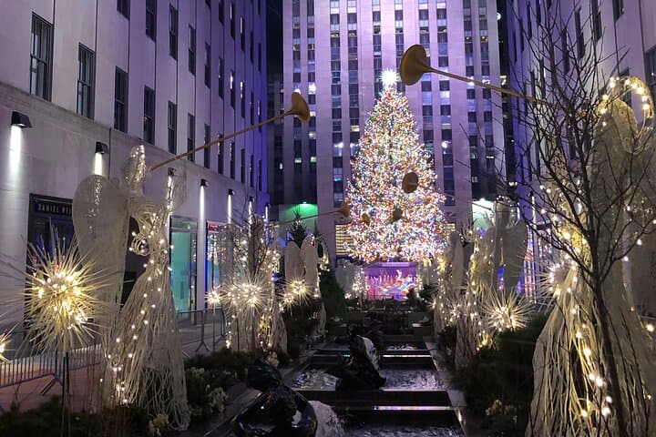 Midtown Holiday Window Walk: Artful Lights & Sights in NYC photo 2