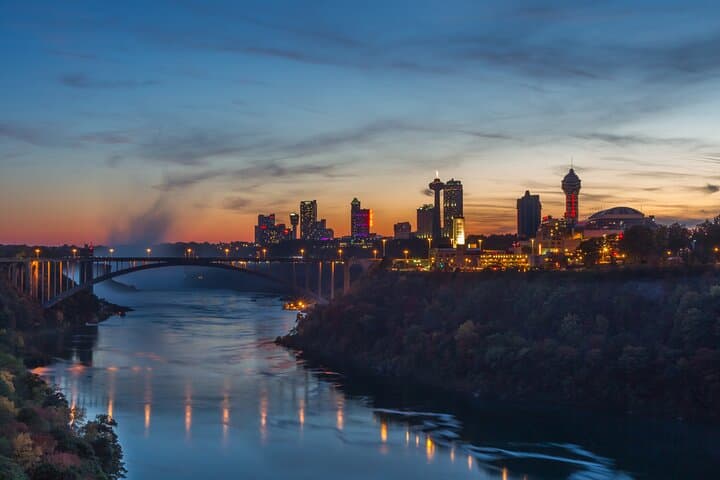Niagara Falls USA: Night Lights, Maid of the Mist & Dinner Experience