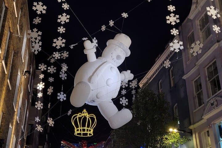 London Christmas Lights Private Walking Tour: Festive Lights & Historic Landmarks photo 4