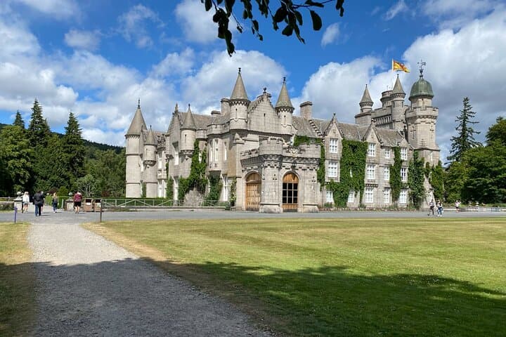 Private Balmoral, Glamis & Dunnottar Castles: Full-Day Private Tour from Aberdeen
