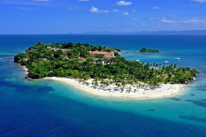 Cayo Levantado (Bacardi Island) Half-Day: Sun, Snorkel and Dominican Flavors