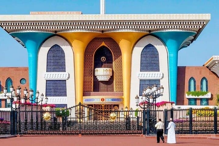 Half-Day Muscat City Tour: Grand Mosque, Mutrah Corniche & Bait Al Zubair photo 3