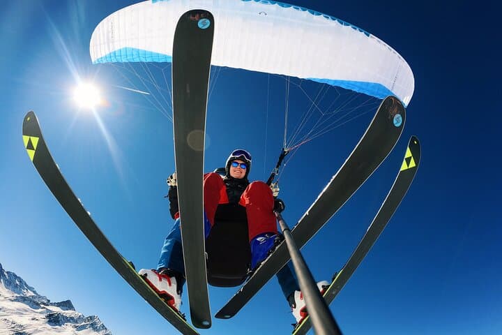 Ski-and-Fly on Jakobshorn: Tandem Paragliding from Davos' Ski Area