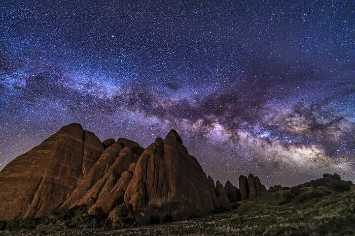 Capture the Magic: Sunset and Night Photography Tour in Arches National Park photo 4