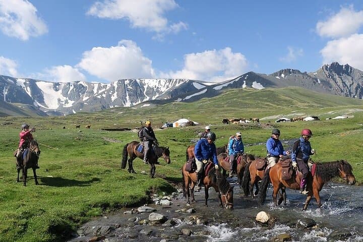 Altai Nomad Trek: 15-Day Mongolia On-Foot & Horseback Expedition photo 4