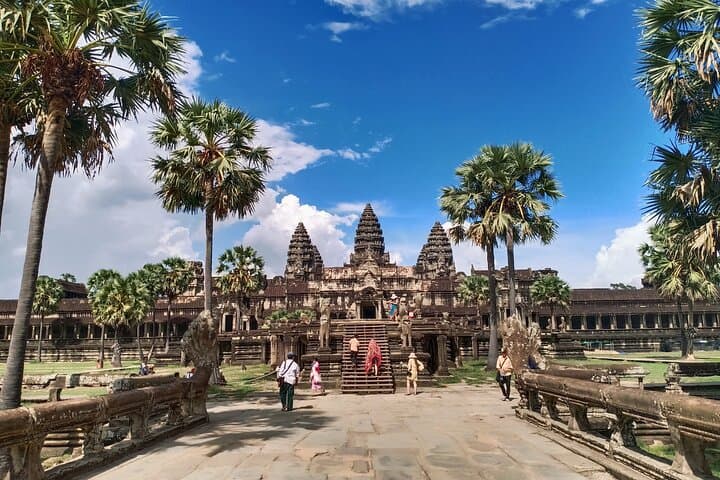 Sunset Angkor Wat, Angkor Thom & Ta Prohm: Evening Group Tour from Siem Reap