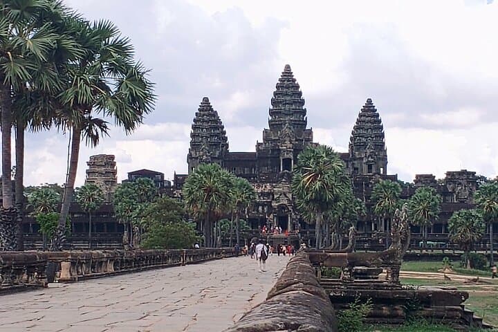Three-Day Private Angkor Temple Tour — Angkor Wat, Ta Prohm & Tonle Sap