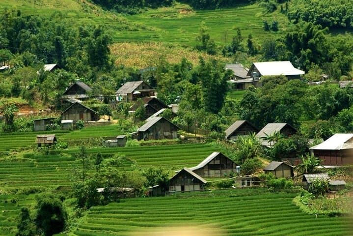 Mai Chau 2-Day Classic: Cycling, Village Homestay & 1000-Step Cave Hike