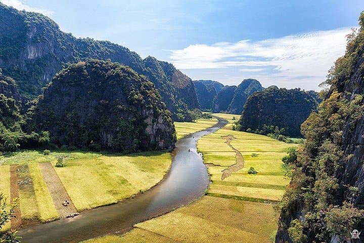 Cuc Phuong & Trang An: 2-Day Jungle Trek to Mua Cave and Primate Rescue photo 4
