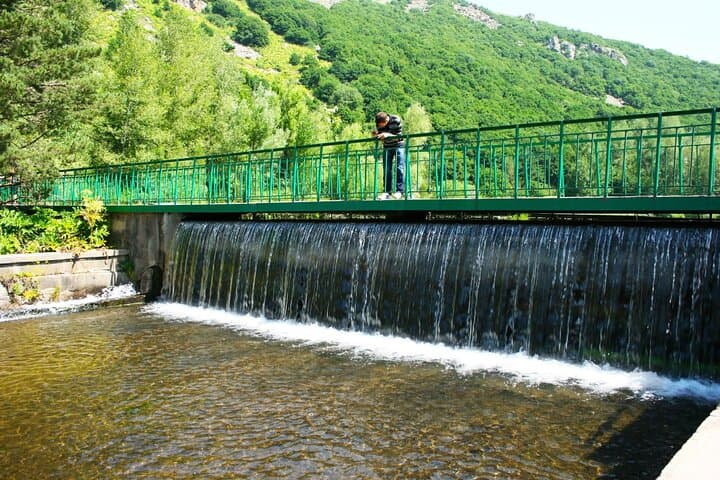 Private Romantic Walking Tour in Jermuk: Waterfalls, Dolphin Lake & Cascade River photo 3