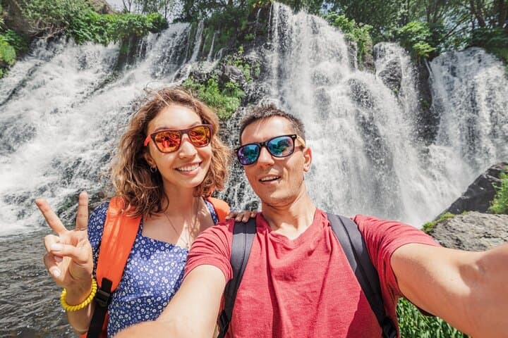 Private Romantic Walking Tour in Jermuk: Waterfalls, Dolphin Lake & Cascade River