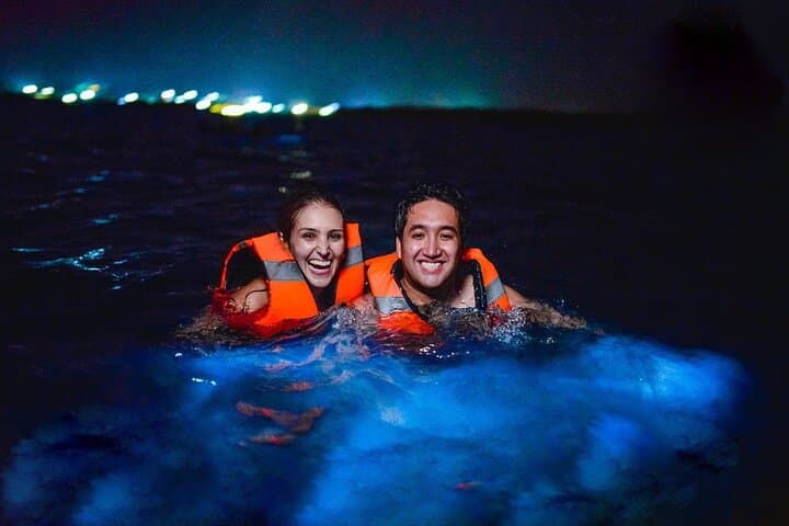 Barú Full-Day: National Aviary, Playa Blanca & Bioluminescent Plankton photo 3