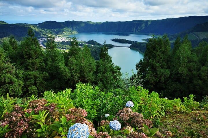 Guided E-MTB Tour of Sete Cidades Lakes and Viewpoints photo 4
