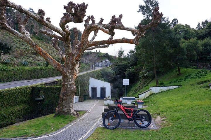 Ride Ribeira Grande: Half-Day Guided E‑MTB Tour on São Miguel photo 2