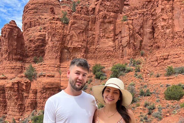 Full-Day Sedona Sightseeing Tour — Chapel of the Holy Cross, Tlaquepaque & Oak Creek Canyon