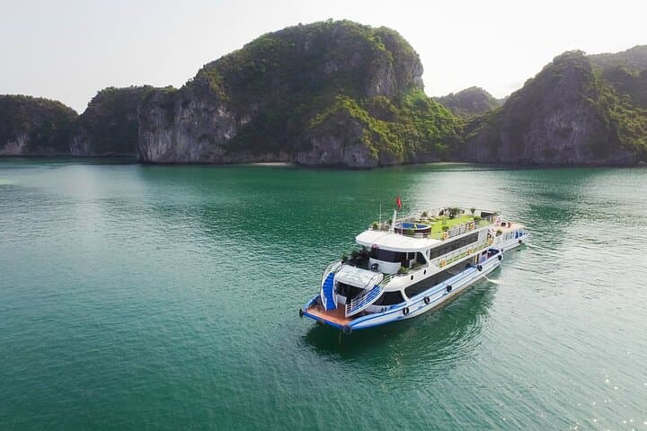Halong Bay Day Cruise: Luxury Limousine Transfer, Kayak & Sung Sot Cave