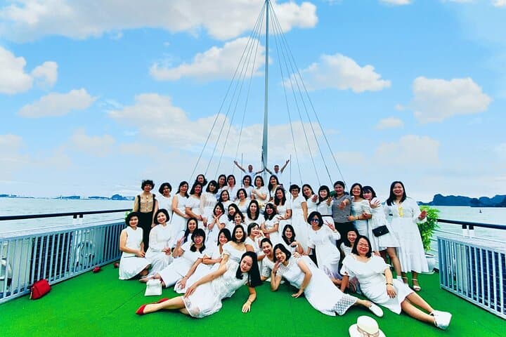 Halong Bay Day Cruise: Luxury Limousine Transfer, Kayak & Sung Sot Cave photo 6