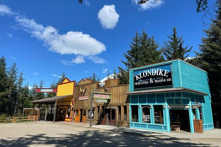 Musher's Camp & Dyea Gold Panning — Skagway Dog Mushing Experience photo 3