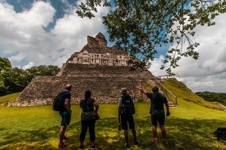 Xunantunich Maya Ruins: Full-Day Private Tour from Belize City