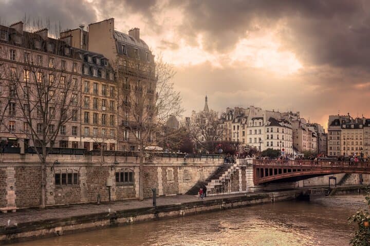Paris WWII Occupation & Liberation Exploration Game — Self-Guided History Walk photo 3