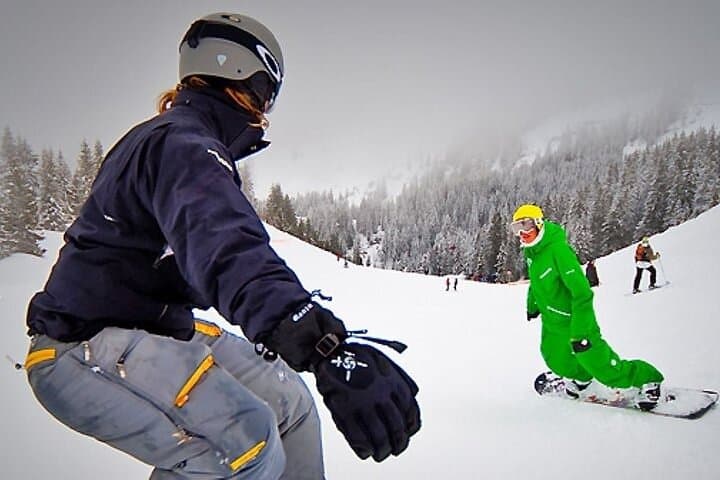 Borovets Snowboard Taster: 2-Hour Beginner Group Lesson in the Rila Mountains