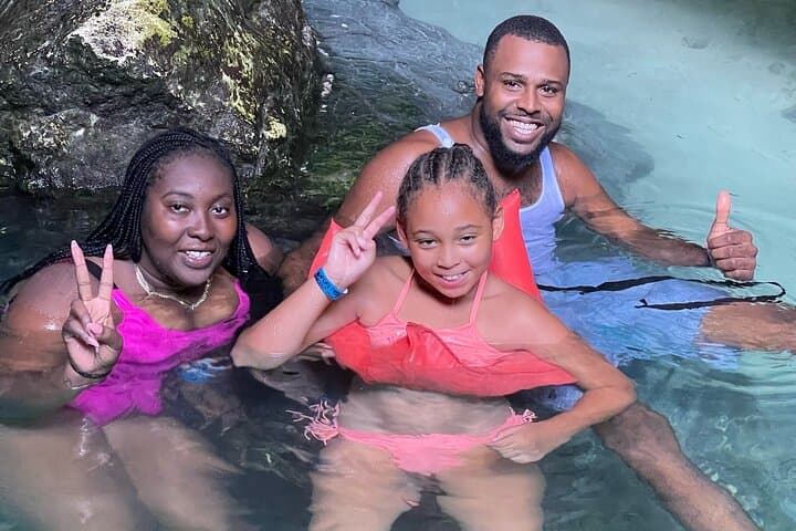 Negril Day: Blue Hole Mineral Spring, Rick’s Cafe Cliff Jumps & Seven Mile Beach photo 4