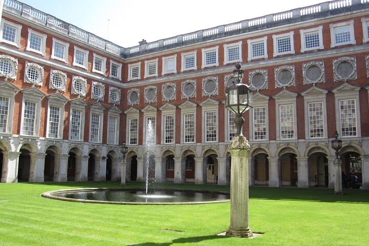 Hampton Court Palace Private Tour: Henry VIII's Kitchens, Crown & Haunted Gallery photo 3