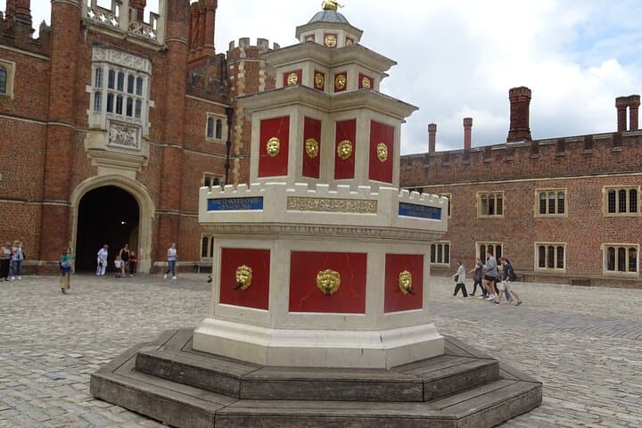 Hampton Court Palace Private Tour: Henry VIII's Kitchens, Crown & Haunted Gallery photo 4