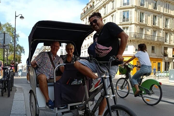 Paris Pedicab Ride: Private Rickshaw Tour of Iconic Monuments photo 2