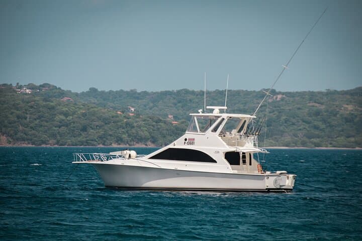 Private 48-ft Yacht Charter in Playa Flamingo: Snorkel, Fish & Watersports in 4 Hours