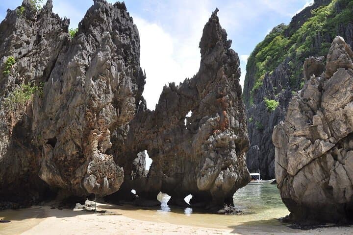 El Nido Island Hopping from Puerto Princesa — Bacuit Bay Day Trip photo 3