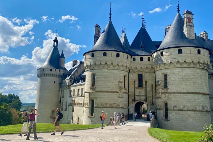 2-Day Private Loire Valley Castles Tour from Paris — Chambord, Chenonceau & Wine Tasting
