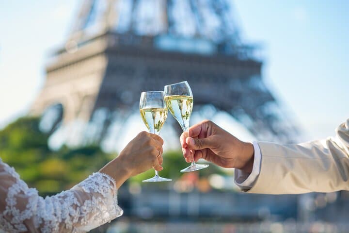 Seine Champagne Cruise: 70-Minute Paris Sightseeing with Bateaux-Mouches photo 5