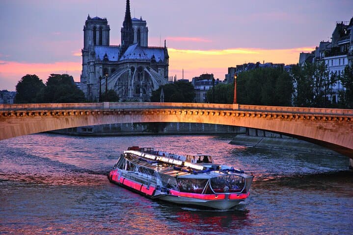 Bastille Day Seine River Dinner Cruise — Champagne, Monuments & Fireworks photo 2