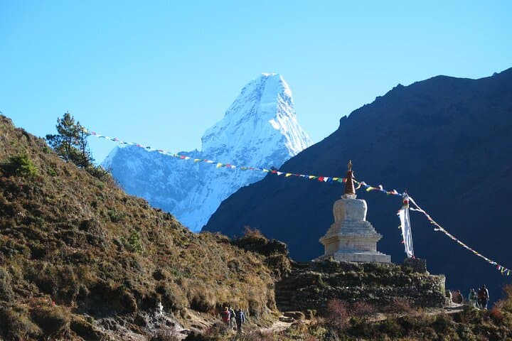 7-Day Everest Base Camp Trek with Helicopter Return — Rapid High-Altitude Adventure photo 3