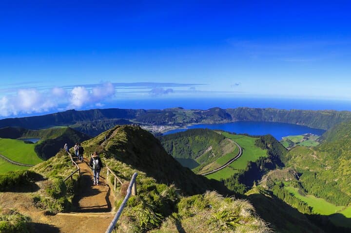 Sete Cidades Volcano Private Tour: Caldera Lakes, Viewpoints & Azorean Lunch