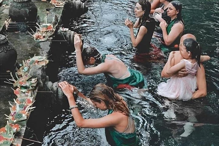 Full-Day Ubud Cultural Tour: Tirta Empul, Tegalalang Rice Terraces & Tegenungan